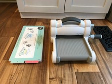 Macchina per fustellatura e goffratura Sizzix Big Shot bianco/grigio piattaforma multiuso