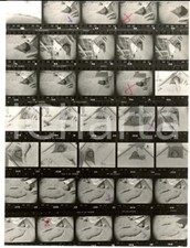 1970 ca COSTUME ITALIA Gigi RIVA al mare durante una sabbiatura *Foto 35 provini