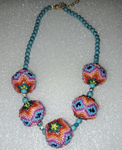 Collana multicolore