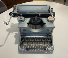 Macchina da scrivere Olivetti