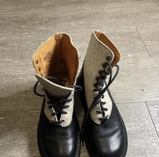 Scarpe stivali stringati