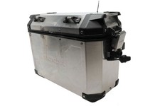 Valigia in alluminio sinistra