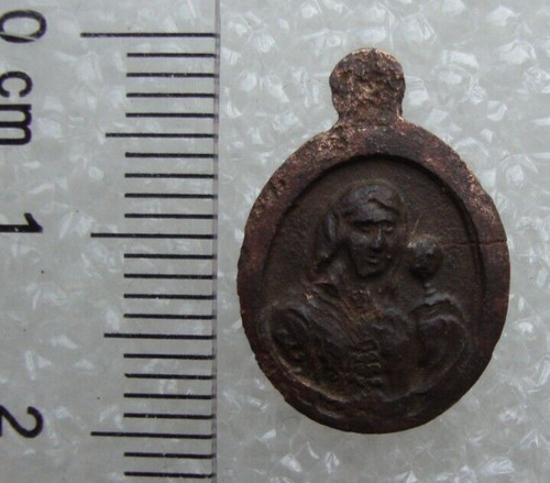 Antico piccolo medaglione