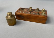 Scatola di pesi, bilancia