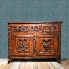 Antica credenza in noce