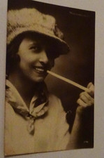 ATTRICE PIN UP MUSICHALL