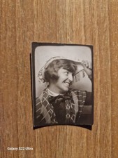 21210. Fotografia tessera donna cappello laurea Germania 5x4