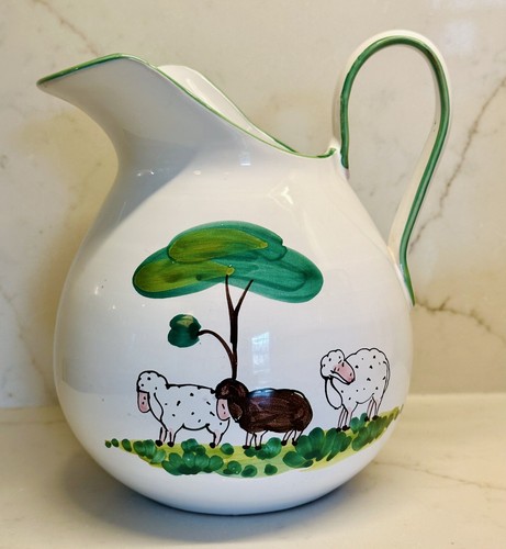 Brocca bianca ceramica arte