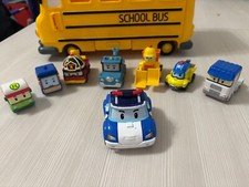 Robocar Poli School Bus e 8 personaggi + 1 personaggio auto a scatto