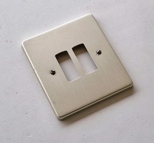 Ave placca placchetta 2 posti fori Grattacielo scatola tonda alluminio grigia