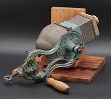 H23 antico macina noci