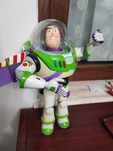 Buzz lightyear toy story - lightyear,