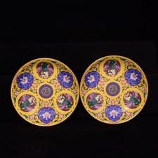 Un piatto fiori porcellana