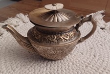 Teiera Royal Sheffield "Royal Family" in metallo argentato