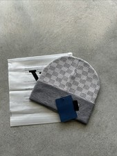 Cappello grigio invernale