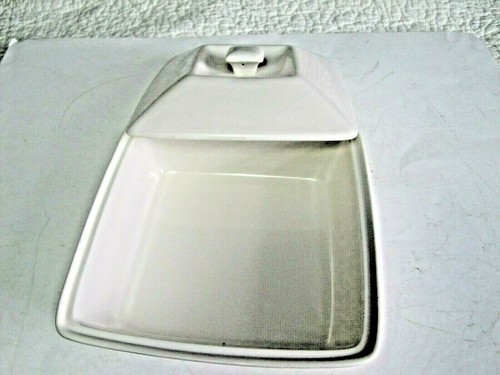 Covered casserole dish - x9,