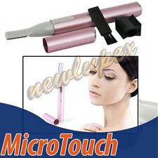 RASOIO MICROTOUCH CON PETTINE A 2 MISURE PER PELI E CIGLIA - A BATTERIA AAA