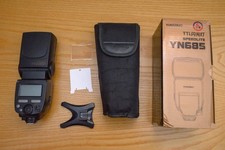 1 x YONGNUO YN685N per Nikon - sempre alla massima potenza - riflettore rotto