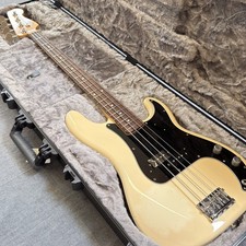 Basso Fender American