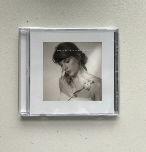 Hand taylor swift the - in,