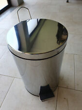 Bidone spazzatura per cucina in acciaio con apertura a pedale