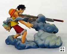 Trading Figure Luffy vs Smoker