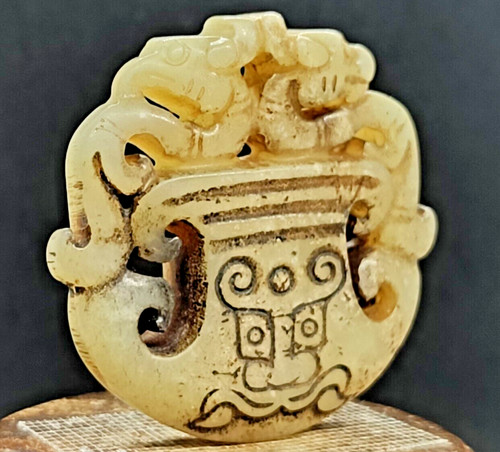 Antico ciondolo scultura