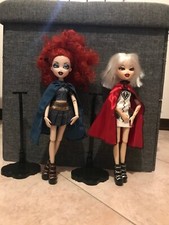  BRATZILLAZ anni 2012 con suo piedistallo