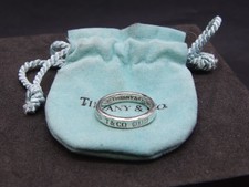 Anello a fascia stretta