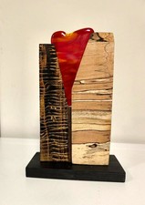 Una scultura in legno fatta a