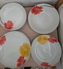 ER-STOCK-144 # LOTTO DI 16 PIATTI MISTI CON ZUPPIERA FIORI