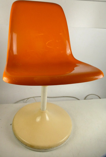 Sedia arancione tulipano