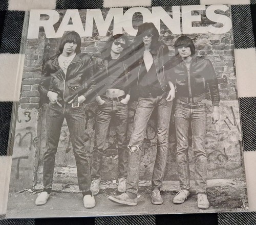Ramones self titled - ramones,