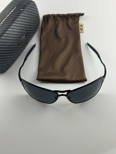 Oakley detenuto nero lucido