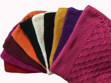 WHOLESALE LOT OF 30 SOLID BRIGTH COLOR COMFORTABLE ALPACA PANAL BEANIES 2,5V