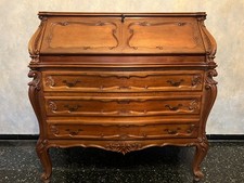 Cassettone con scrittoio in legno massiccio come nuovo. Tre cassetti e scrittoio