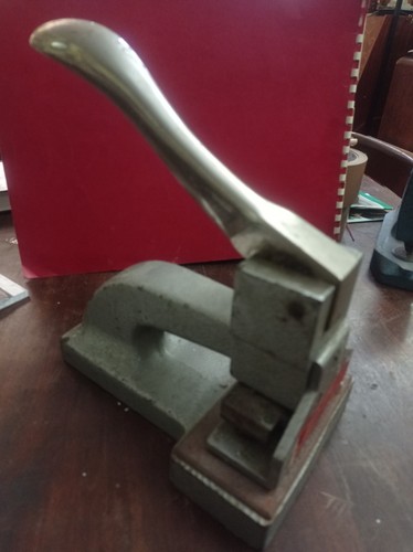 Timbro perforante secco - timbro, a