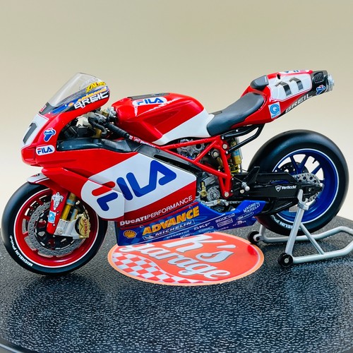 Minichamps ducati 999r - 1/12,
