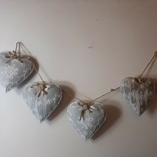 Due Ghirlande Shabby con cuori di latta Decorazione parete camino altro Usate 