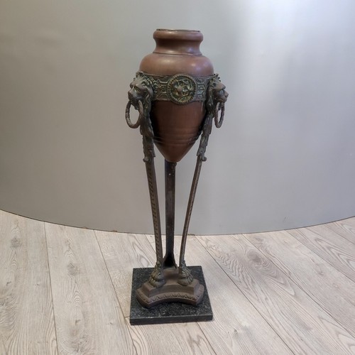 Vaso rame tripode con - in, su