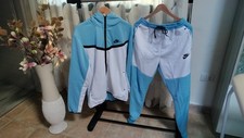 tuta nike tech