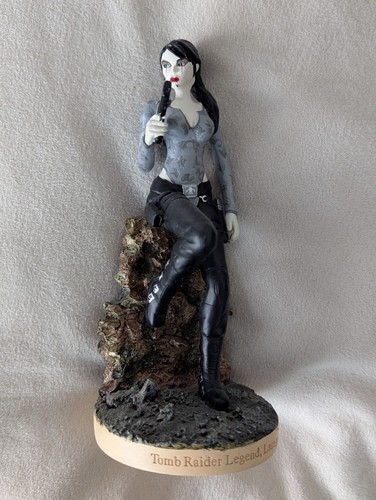 Statua lara croft figure - statua,
