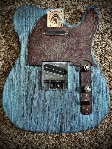 Blue barned pistols crown - blue,