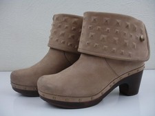 Women's 7 M UGG Lynnea Studs
