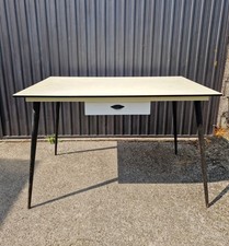 Tavolo Vintage In Formica Bianca, Anni '50
