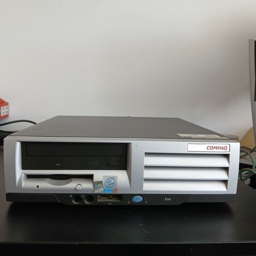 Computer desktop compaq - pc,