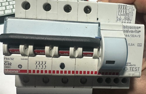 Bticino f84 c32 400v - c32, (serie