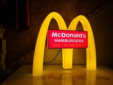 Mc Donald's insegna luminosa