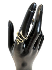 Nuovo con etichetta. Anello