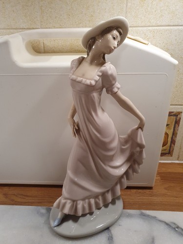 Lladro nao lady figurine women - lladro,